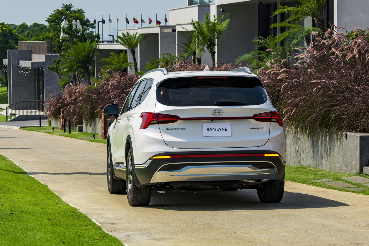 Hyundai Santa FE hybrid ra mắt Việt Nam với giá bán lẻ 1,45 tỷ đồng