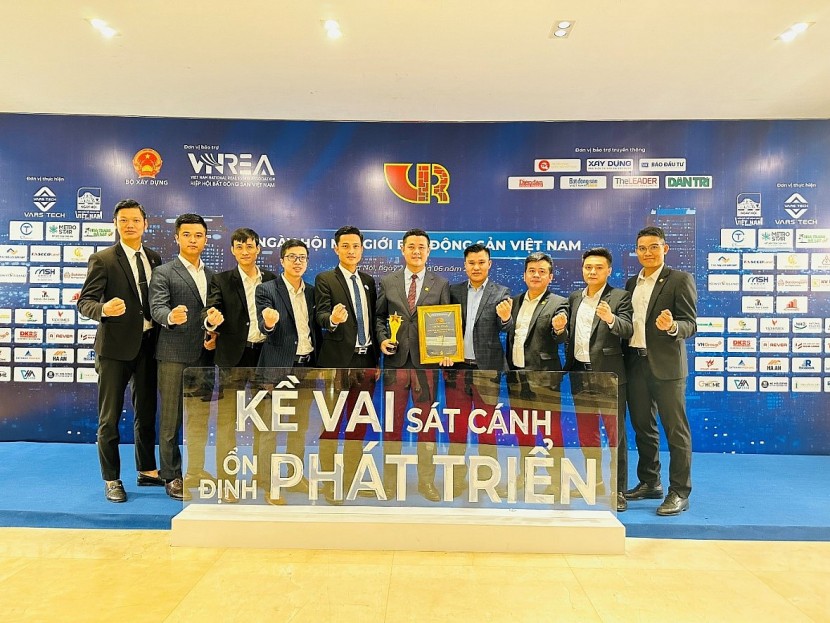 Tùng Bách Land - Giải thưởng “Sàn giao dịch bất động sản tiểu biểu Việt Nam 2022”