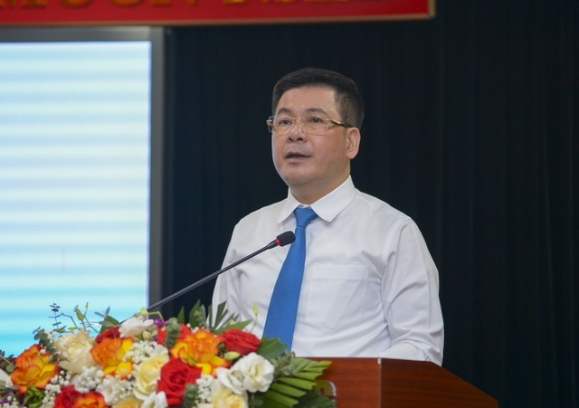 Bộ trưởng Bộ Công Thương Nguyễn Hồng Diên chỉ đạo Hội nghị sơ kết - Ảnh: VGP