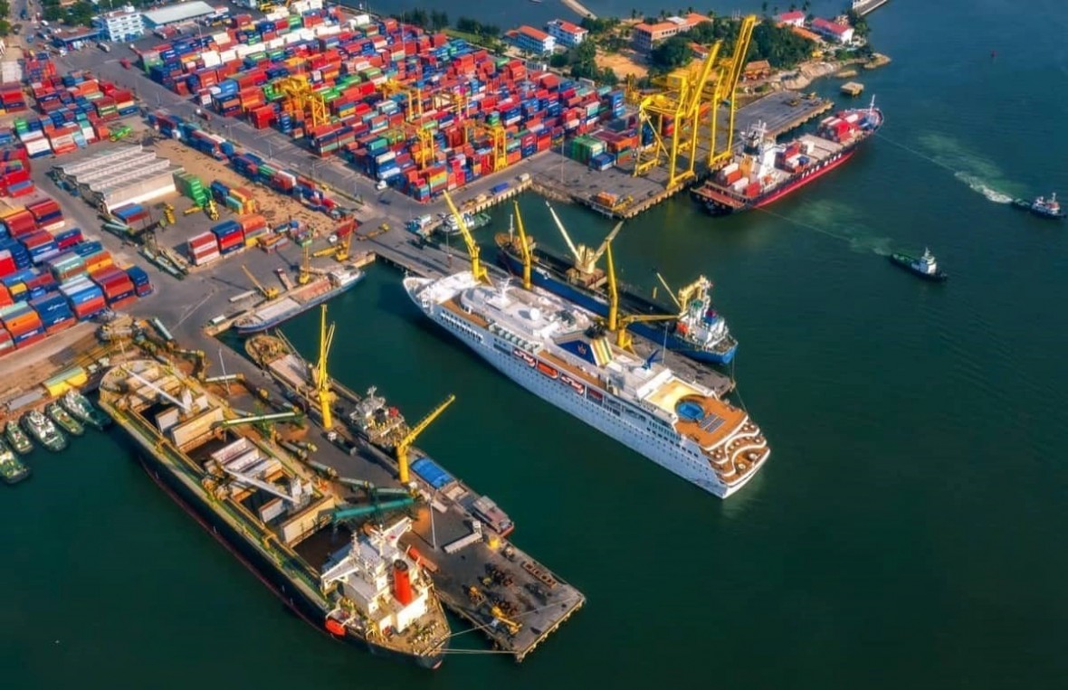 Tàu vận tải hàng hóa và du thuyền cập Cảng Đà Nẵng