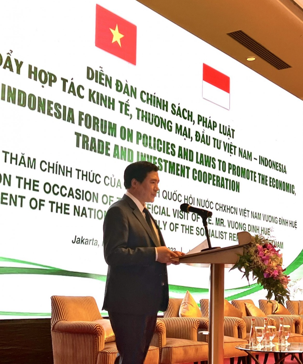 Thứ trưởng Nguyễn Sinh Nhật Tân giới thiệu một số nét nổi bật về chính sách công nghiệp, thương mại của Việt Nam