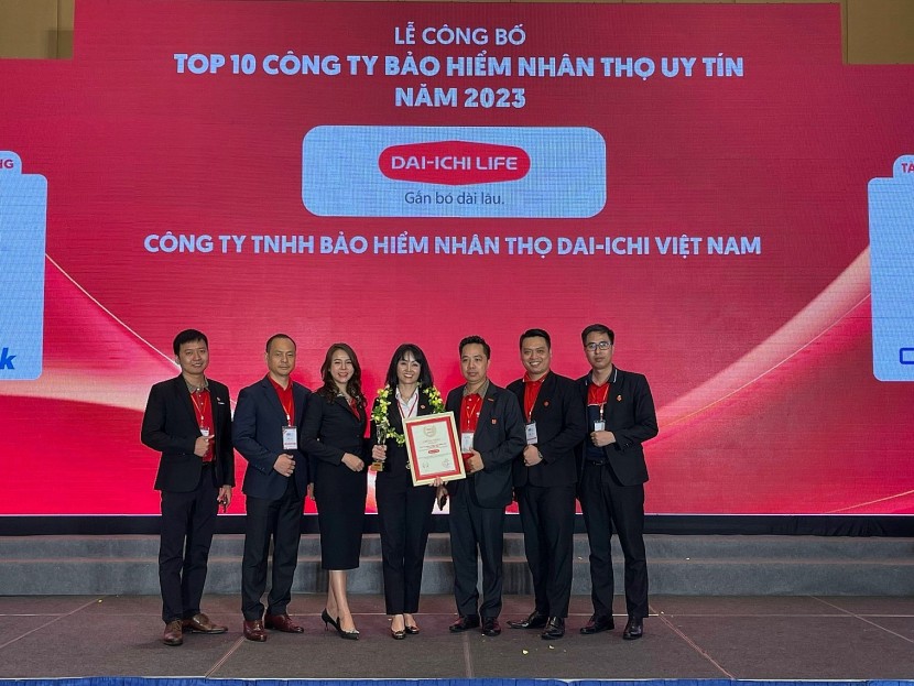 Các thành viên Dai-ichi Life Việt Nam tại Lễ Công bố “Top 10 Công ty uy tín ngành Ngân hàng – Bảo hiểm – Công nghệ năm 2023”