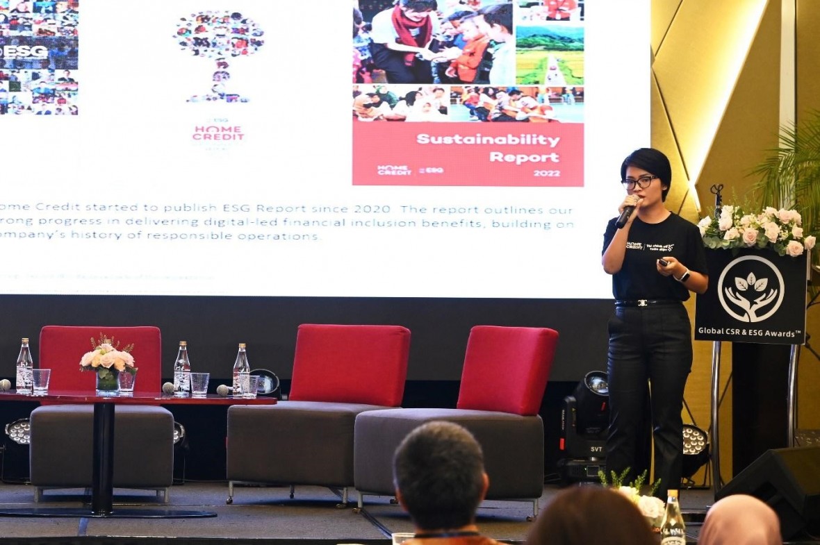 Hình ảnh: Bà Phạm Thị Bích Liên chia sẻ về Trao quyền cho người tiêu dùng để xây dựng tương lai bền vững tại Hội nghị