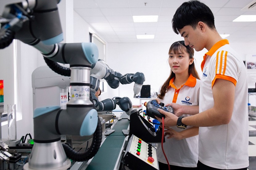 các bước mà nghị sĩ trẻ và các nghị viện có thể thực hiện để thúc đẩy khoa học và chuyển đổi số nhằm đạt được các mục tiêu phát triển bền vững như: Thúc đẩy giáo dục cho thanh niên, ưu tiên các kỹ năng kỹ thuật số, khoa học và các công cụ khác cho công việc của tương lai;