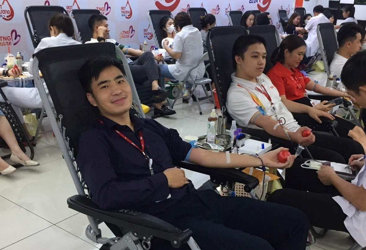 Cán bộ nhân viên TNG Holdings Vietnam tham gia hiến máu tại ngày hội “Giọt Thương”