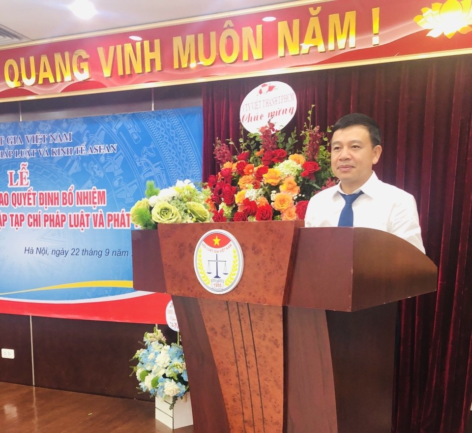 Ông Phan Văn Lâm giữ chức vụ Phó Tổng biên tập Tạp chí Pháp luật và Phát triển