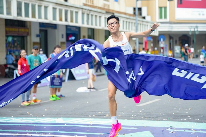 VĐV phong trào Đào Bá Thành đặt mục tiêu hoàn thành cự ly 42km dưới 3 giờ (FM Sub3)