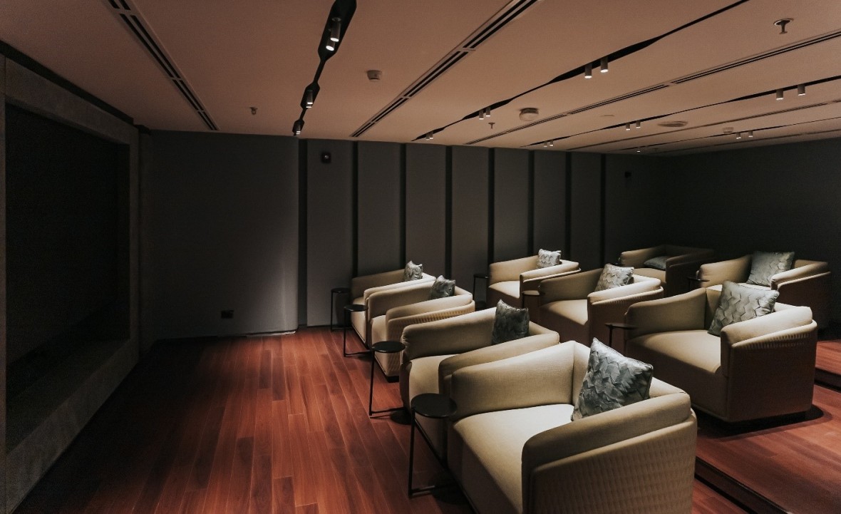 Rạp phim rộng gần 70 m2 bố trí 9 ghế ngồi cao cấp dành cho các hoạt đông giải trí riêng tư của cư dân.
