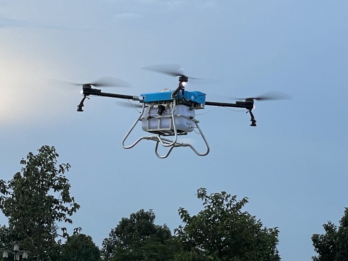 Sản phẩm máy bay không người lái (drone) của nhóm thiết kế được thử nghiệm hoạt động