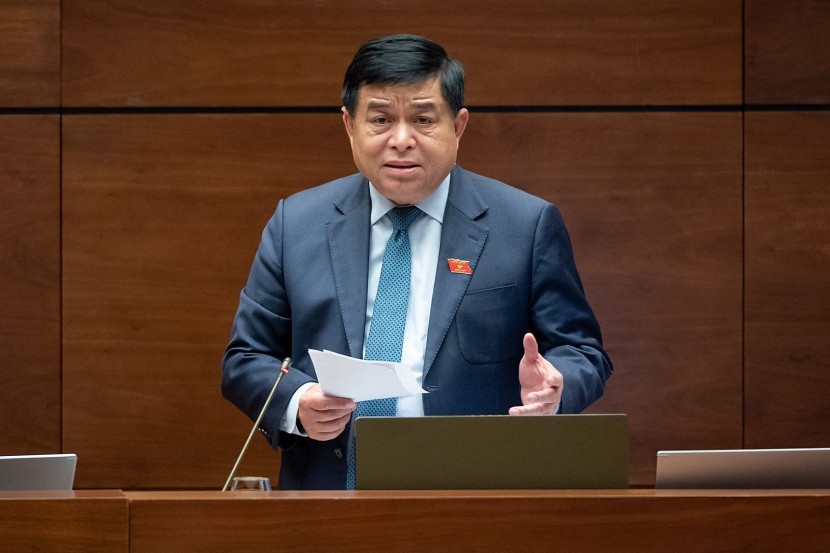  Bộ trưởng Bộ Kế hoạch và Đầu tư Nguyễn Chí Dũng giải trình, làm rõ ý kiến đại biểu Quốc hội nêu tại phiên thảo luận