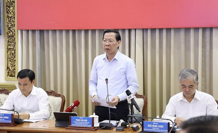 Chủ tịch UBND TP HCM Phan Văn Mãi phát biểu chiều 30/10. Ảnh: Trung tâm báo chí