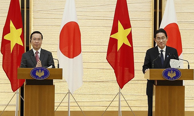 Chủ tịch nước Võ Văn Thưởng và Thủ tướng Kishida họp báo sau hội đàm ở Phủ Thủ tướng Nhật Bản hôm nay. Ảnh: TTXVN