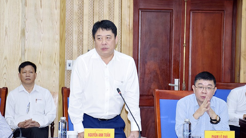 Tổng Giám đốc EVN Nguyễn Anh Tuấn cảm ơn lãnh đạo UBND tỉnh trong việc tháo gỡ các khó khăn, vướng mắc.