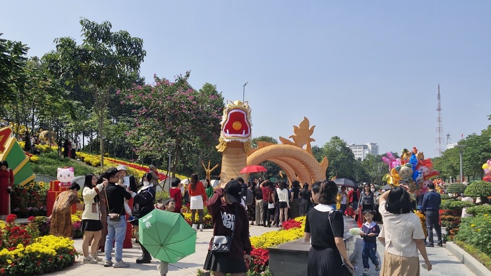 Trong dịp Tết Nguyên Giáp Thìn, tỉnh Nghệ An đã đón và phục vụ khoảng 315 nghìn lượt khách, tổng thu từ khách du lịch đạt khoảng 400 tỷ đồng.