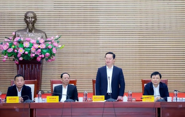 Chủ tịch UBND tỉnh Nghệ An Nguyễn Đức Trung chủ trì phiên họp UBND tỉnh tháng 2/2024.