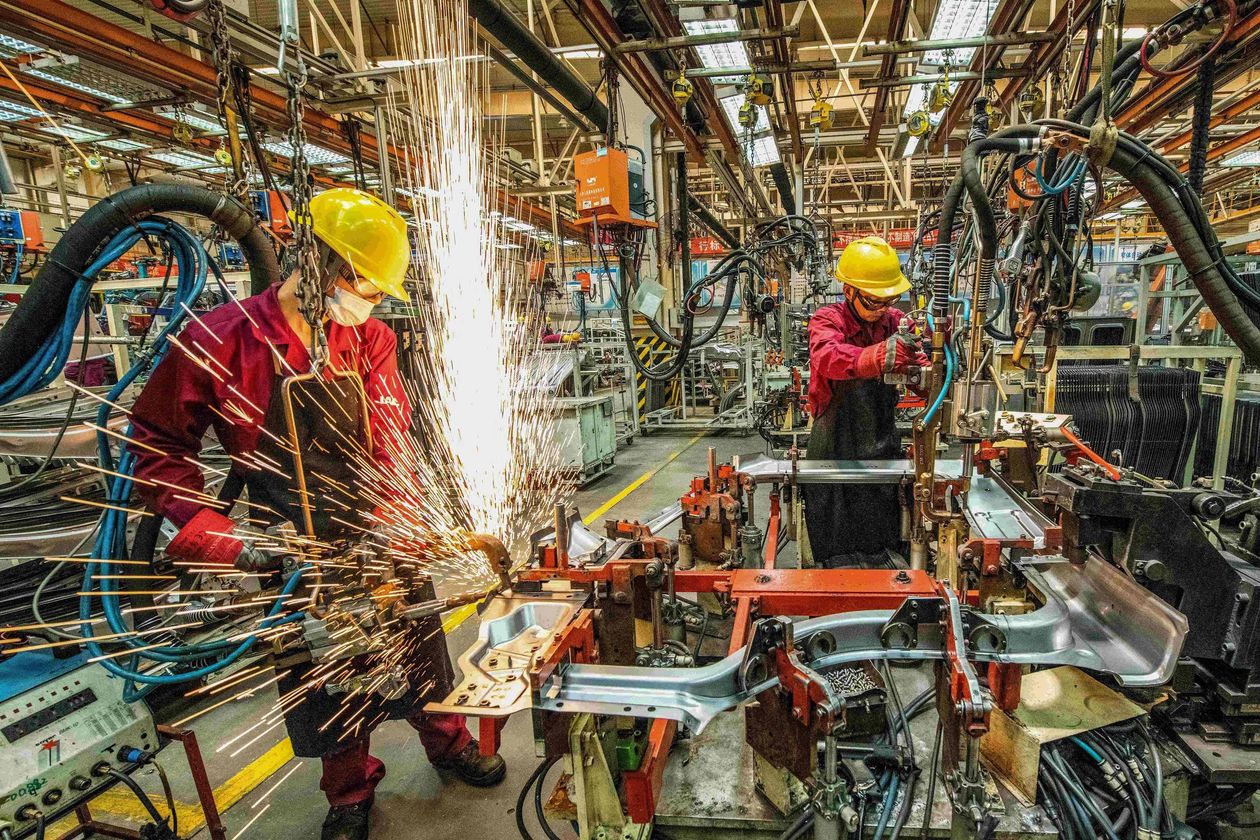 Là nền kinh tế lớn duy nhất tăng trưởng trong năm 2020, Trung Quốc băng băng tiến về phía trước trong khi một loạt nước lớn lao đao - Ảnh 3.