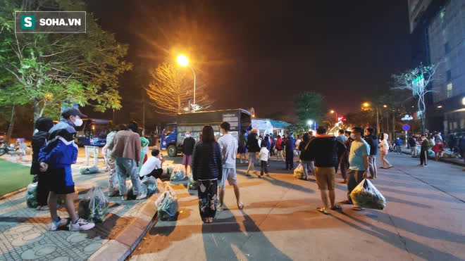 Cuộc giải cứu nông sản Hải Dương lúc nửa đêm tại Hà Nội, nhiều người mua cả tạ hàng - Ảnh 2.