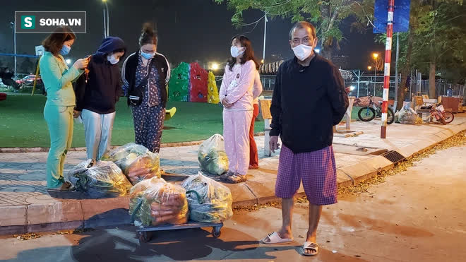 Cuộc giải cứu nông sản Hải Dương lúc nửa đêm tại Hà Nội, nhiều người mua cả tạ hàng - Ảnh 4.