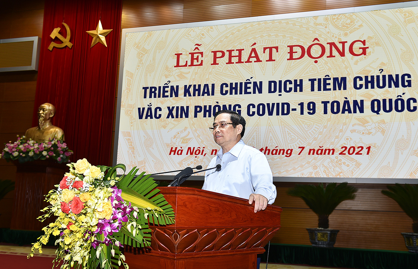 Thủ tướng Phạm Minh Chính dự lễ phát động triển khai chiến dịch tiêm chủng vaccine phòng COVID-19 trên toàn quốc. Sự kiện do Bộ Y tế phối hợp với Bộ Quốc phòng và các cơ quan liên quan tổ chức