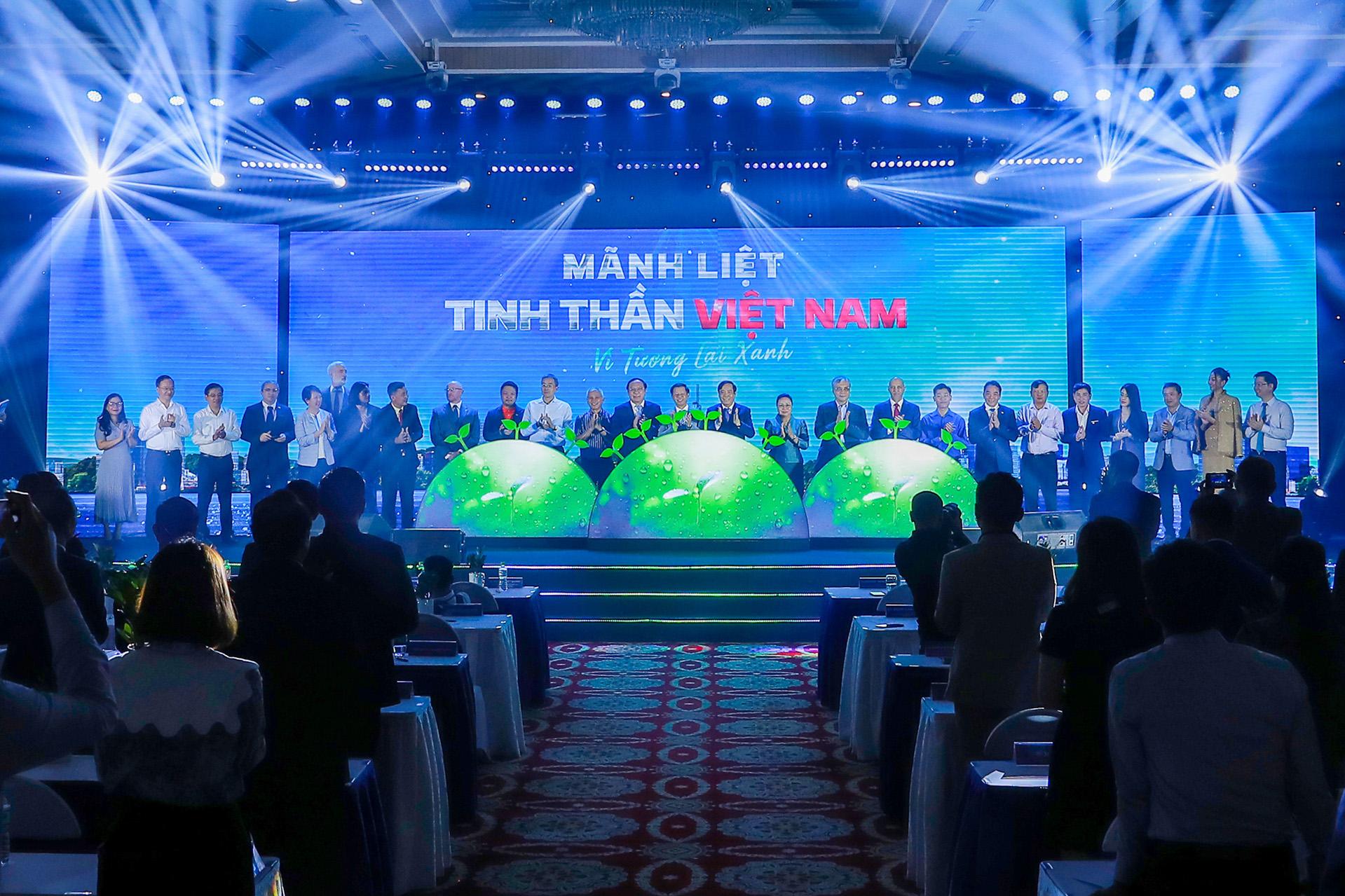 Vingroup chính thức phát động chiến dịch “Mãnh liệt tinh thần Việt Nam - Vì tương lai xanh từ ngày 26/6.