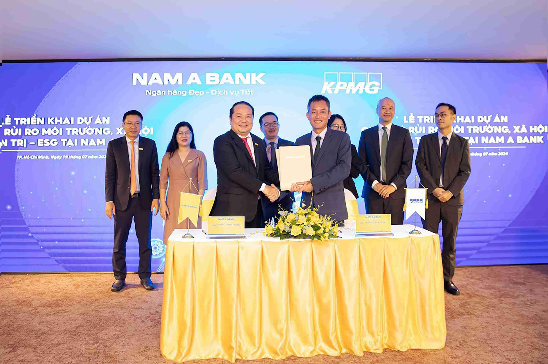 Đại diện Nam A Bank và KPMG ký kết triển khai Dự án quản lý rủi ro môi trường, xã hội và quản trị - ESG.