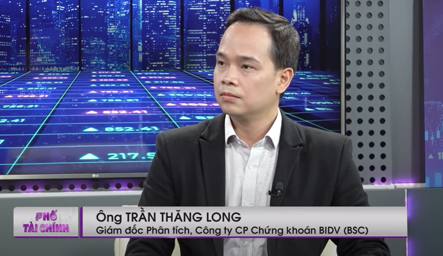 ông Trần Thăng Long - Giám đốc Phân tích, Công ty CP Chứng khoán BIDV (BSC) tại Talk show Phố Tài Chính (The Finance Street Talk Show) trên VTV8.