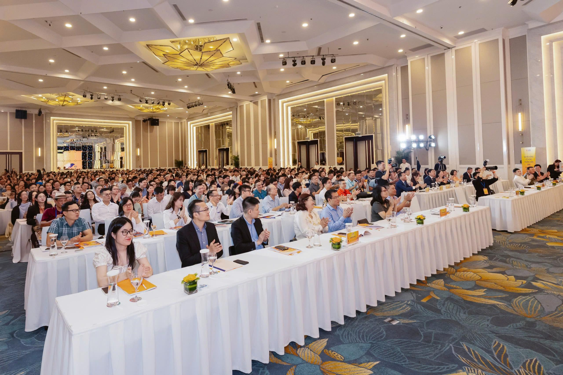 ĐHĐCĐ SHB: Bứt phá vươn tầm trong kỷ nguyên mới, kế hoạch lợi nhuận tăng 25%, cổ đông tin tưởng đồng hành - ảnh 1 ĐHĐCĐ SHB: Bứt phá vươn tầm trong kỷ nguyên mới, kế hoạch lợi nhuận tăng 25%, cổ đông tin tưởng đồng hành - ảnh 1
