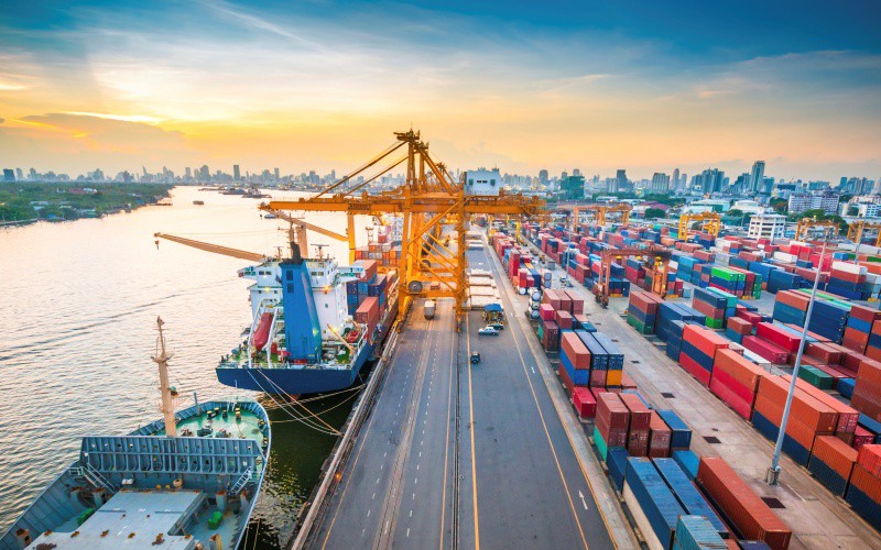 Trong năm nay, Cảng Đoạn Xá sẽ tiếp tục duy trì tăng trưởng đối với mảng cốt lõi là kinh doanh cảng, song song với việc đẩy mạnh kinh doanh lĩnh vực mới là nhựa đường. (Ảnh minh họa)