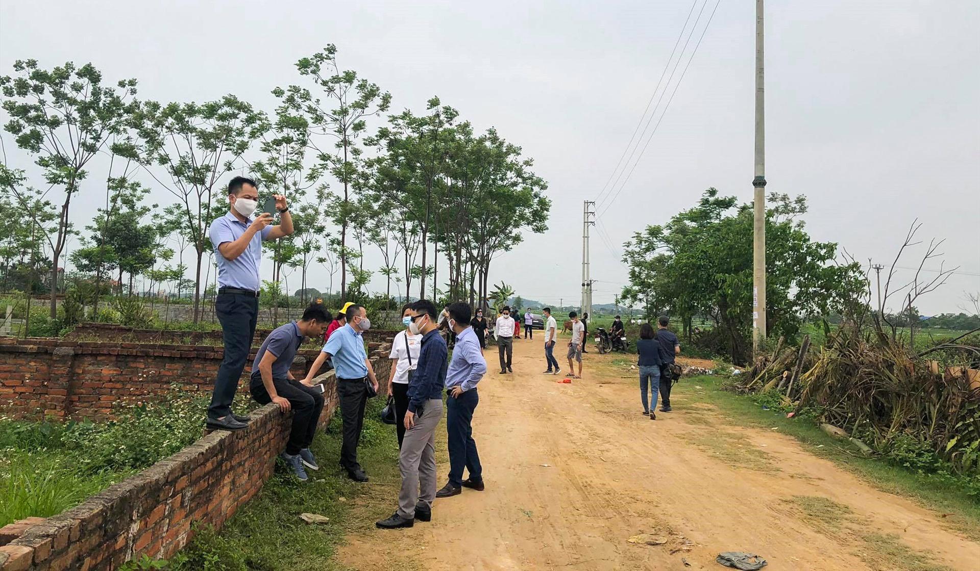 Có thể thấy, trước bối cảnh thị trường bất động sản có nhiều khả quan hơn thì nhiều chủ đầu tư cùng với sàn giao dịch đang tiến hành mạnh tay chi trả những khoản lương thưởng hấp dẫn để có thể hút nhân sự trong lĩnh vực môi giới. (Nguồn ảnh: Tài chính kinh tế)