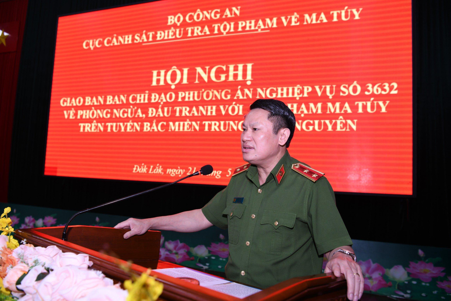 Trung tướng Nguyễn Văn Viện, Cục trưởng Cục Cảnh sát điều tra tội phạm về ma túy chủ trì hội nghị.
