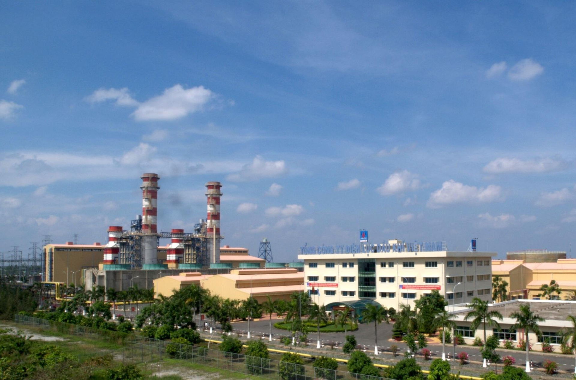 Lãnh đạo Ban Quản lý Khu kinh tế Nghi Sơn và các khu công nghiệp tỉnh Thanh Hóa đánh giá những nhà đầu tư đăng ký thực hiện dự án đều là những nhà đầu tư lớn.