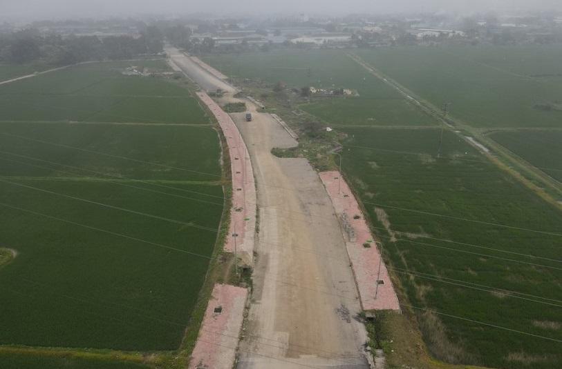 Sau gần 7 năm triển khai, tuyến đường giao thông nối Khu công nghiệp Tây Bắc Ga với đường vành đai phía Tây (TP. Thanh Hóa) vẫn chưa hoàn thành.