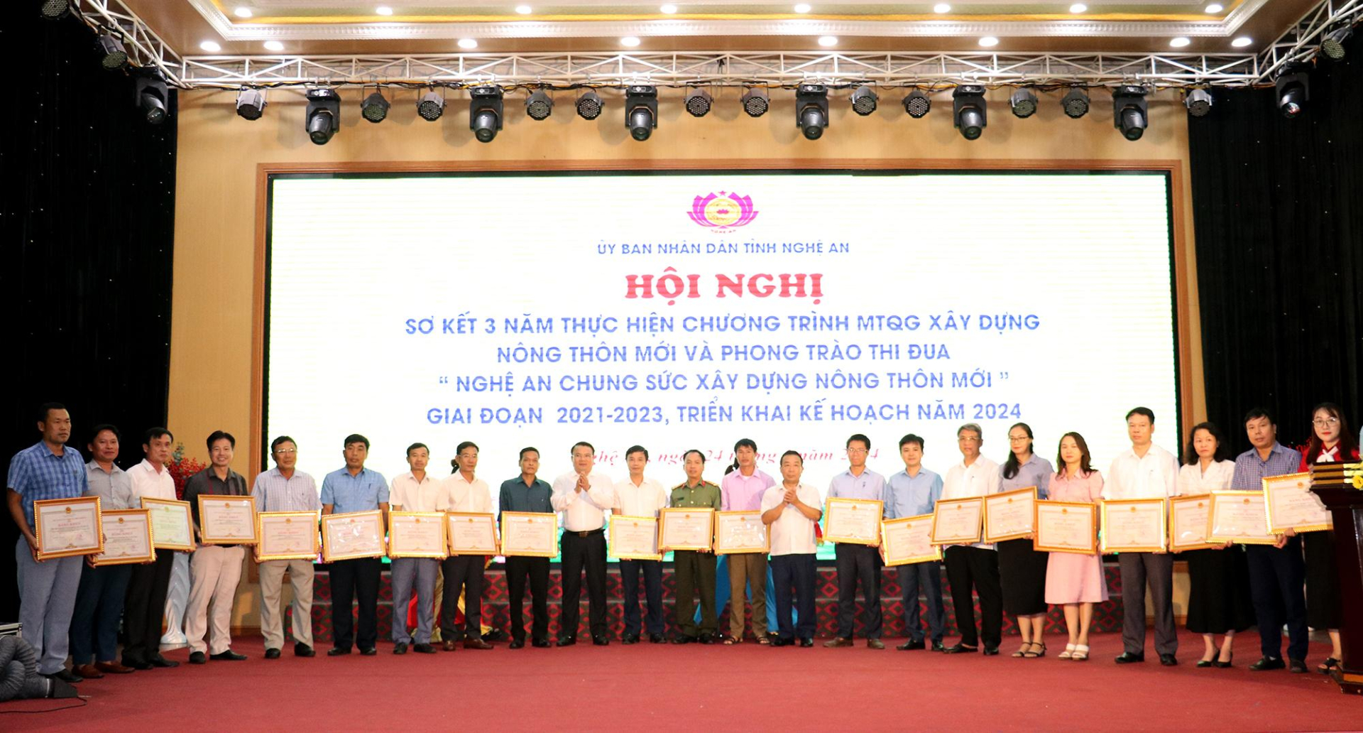 Trong 3 năm qua, tổng nguồn vốn huy động thực hiện chương trình nông thôn mới tại Nghệ An là hơn 39.000 tỷ đồng.