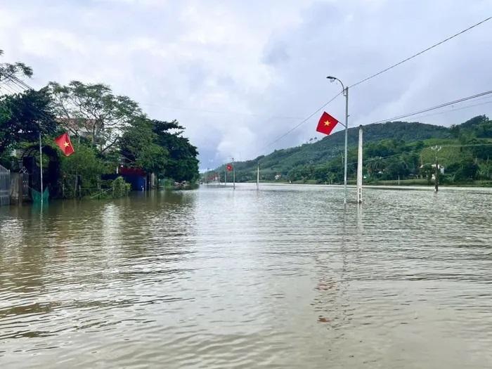 Thanh Hoá: Hàng trăm hộ dân ở huyện Thạch Thành bị cô lập do lũ - ảnh 2