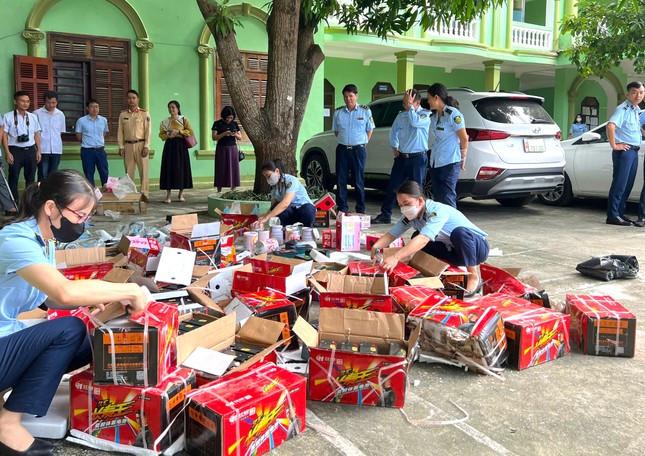 Cục Quản lý thị trường tỉnh Nghệ An vừa tiêu hủy gần 30.000 sản phẩm các loại không có nguồn gốc xuất xứ.