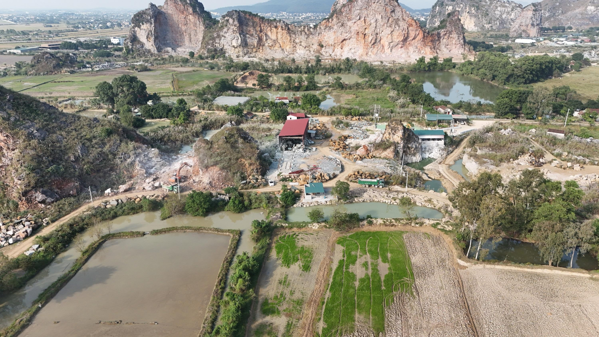 Thanh Hóa hiện đang đối mặt với nhiều thách thức trong việc kiểm soát giá vật liệu xây dựng. Thanh Hóa hiện đang đối mặt với nhiều thách thức trong việc kiểm soát giá vật liệu xây dựng.