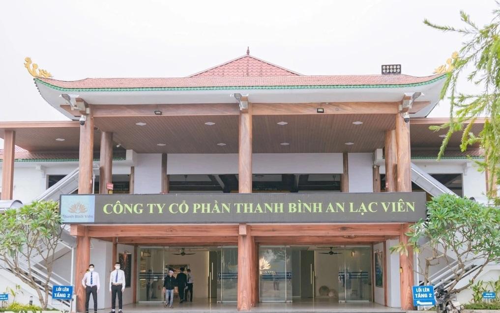 Theo kết luận của cơ quan chức năng, từ ngày 19/5/2023 đến 31/3/2025, Công ty Thanh Bình An Lạc Viên đã thu sai tổng cộng 10,8 tỷ đồng của 20.146 khách hàng. Theo kết luận của cơ quan chức năng, từ ngày 19/5/2023 đến 31/3/2025, Công ty Thanh Bình An Lạc Viên đã thu sai tổng cộng 10,8 tỷ đồng của 20.146 khách hàng.