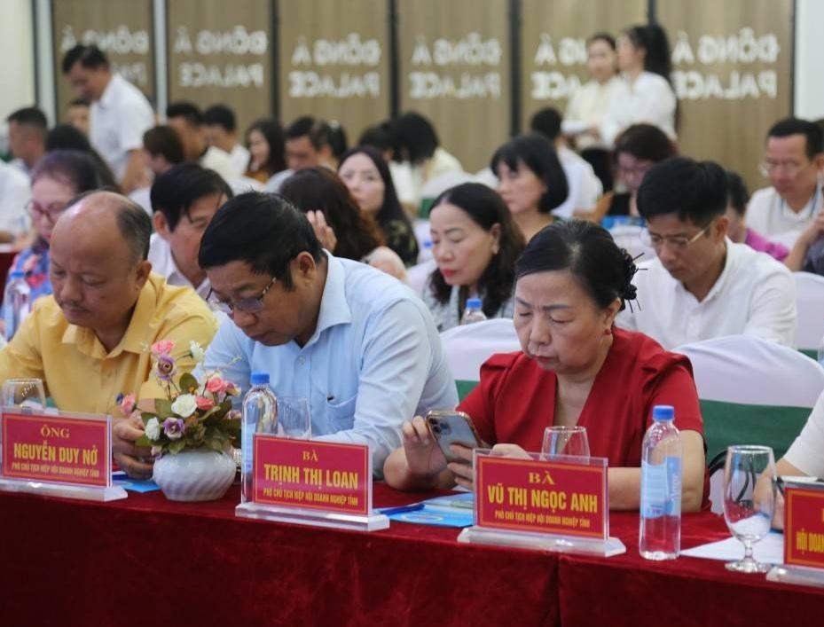 Các đại biểu tham dự buổi Tọa đàm. Các đại biểu tham dự buổi Tọa đàm.