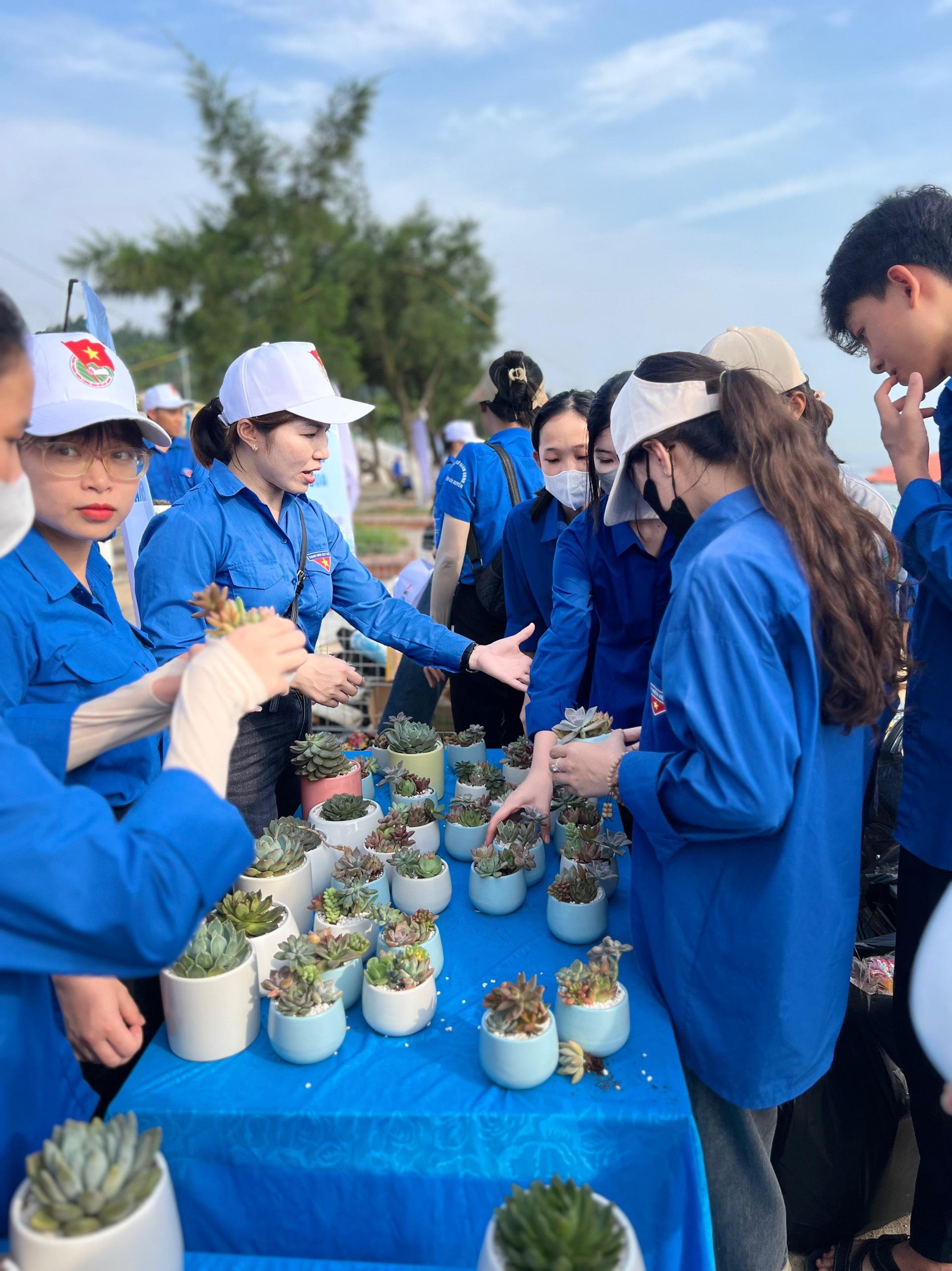 Đoàn thanh niên Cục Biển và Hải đảo Việt Nam: Ra quân làm sạch biển hưởng ứng Tuần lễ biển đảo Việt Nam 2024 - ảnh 8