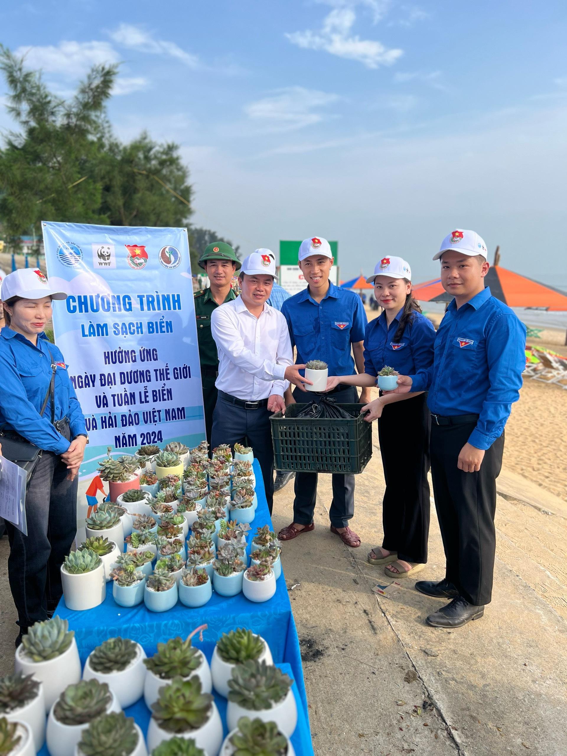 Đoàn thanh niên Cục Biển và Hải đảo Việt Nam: Ra quân làm sạch biển hưởng ứng Tuần lễ biển đảo Việt Nam 2024 - ảnh 5