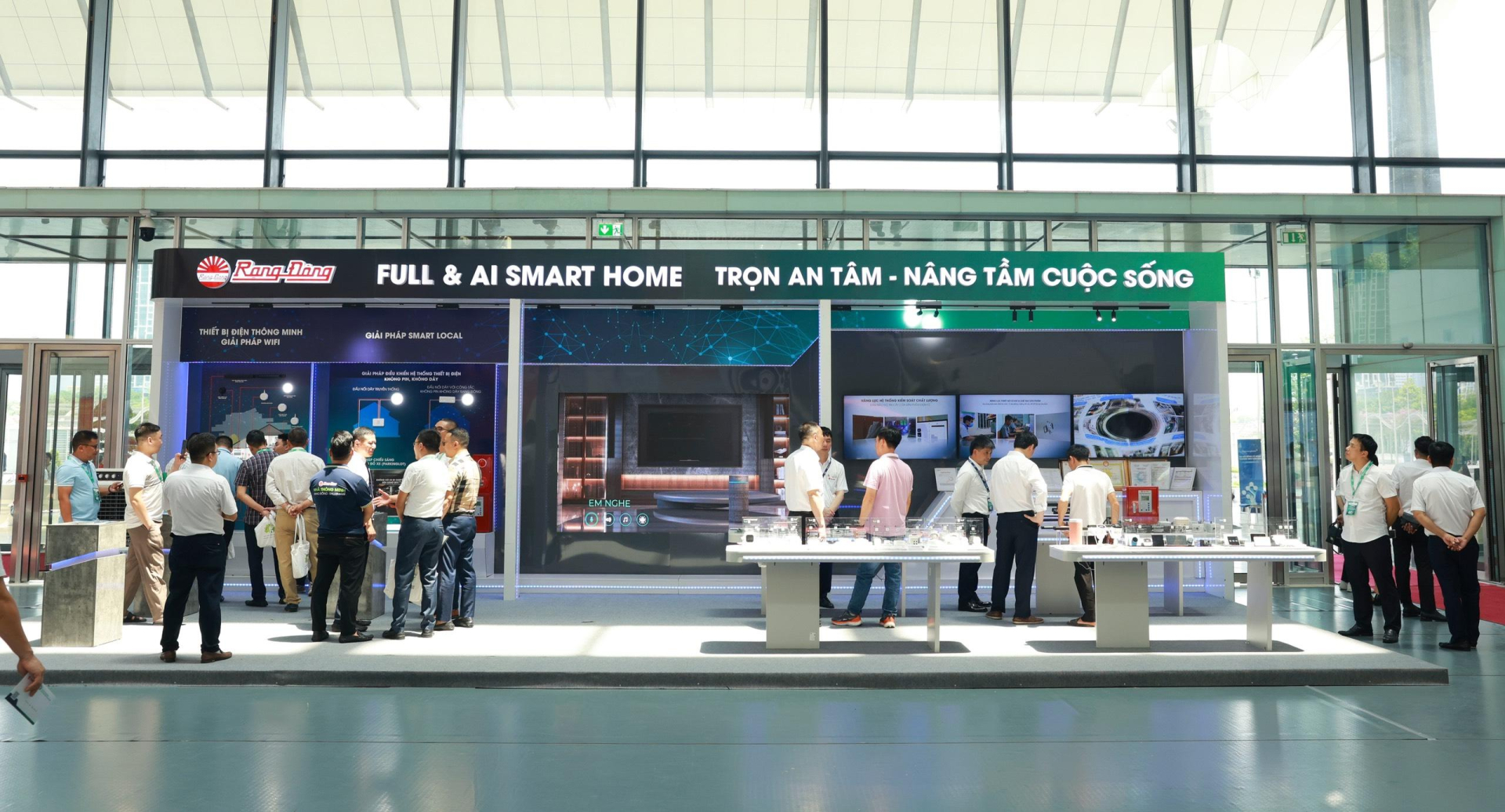 Giải pháp, sản phẩm Smart Home Rạng Đông tại triển lãm trưng bày.