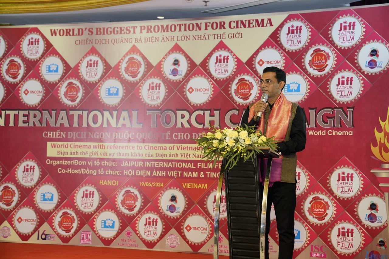 Ông Hanu Roj - Giám đốc sáng lập Liên hoan phim quốc tế Jaipur (JIFF) phát biểu tại sự kiện.
