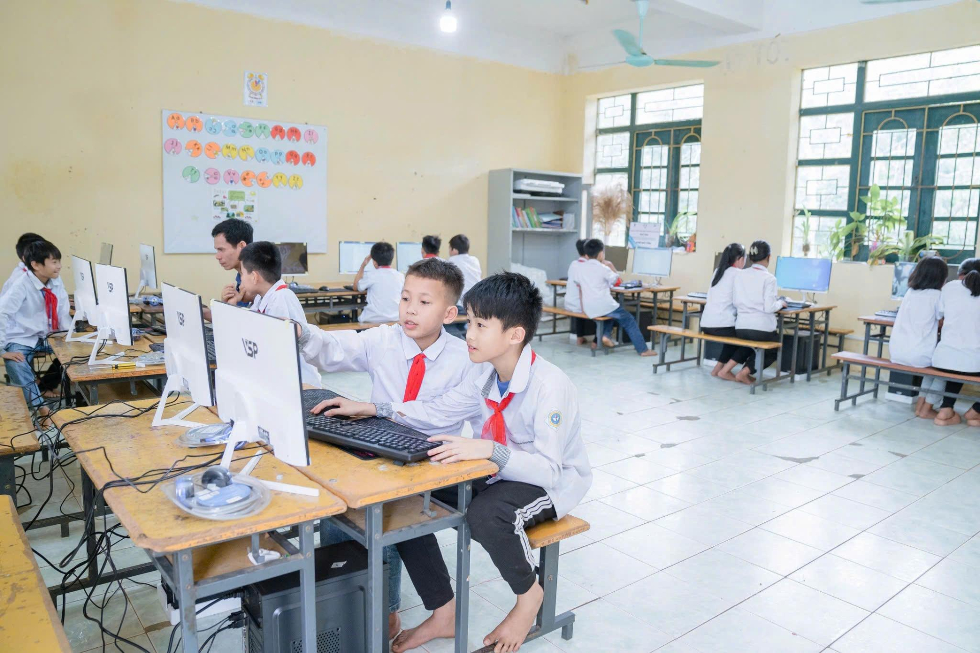 Phòng “Tin học cho em” do Công ty VSP tài trợ cho Trường Tiểu học - THCS Tam Văn, huyện Lang Chánh, tỉnh Thanh Hóa.