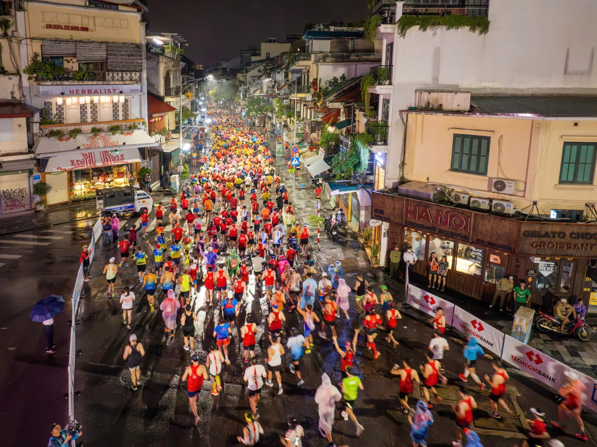 Bế mạc Giải Marathon quốc tế Hà Nội Techcombank mùa thứ 3: Hành trình của tinh thần thể thao kiên định, mạnh mẽ - ảnh 9