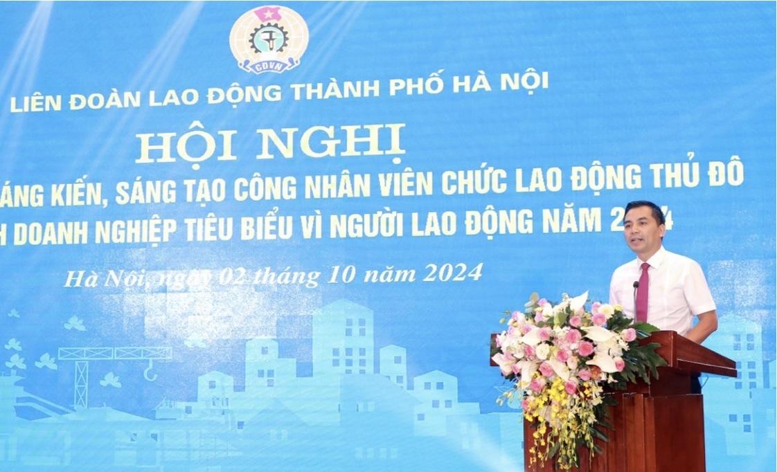 Phó Chủ tịch Thường trực LĐLĐ TP. Hà Nội Lê Đình Hùng phát biểu tại hội nghị.