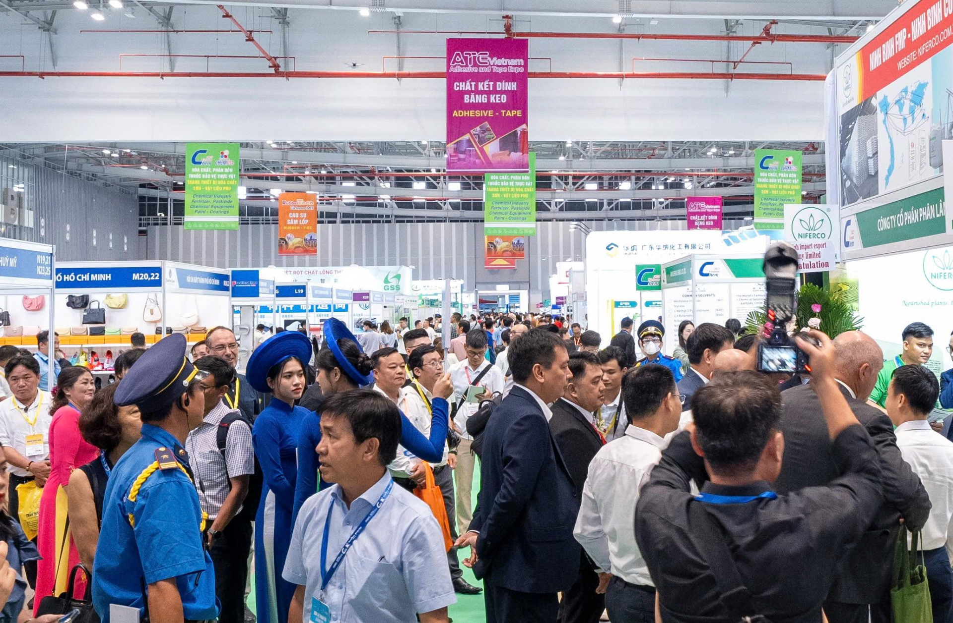 Triển lãm quốc tế ngành Chất kết dính và Băng keo tại Việt Nam - Adhesives & Tape Expo Vietnam 2024 sẽ diễn ra từ ngày 27-29/11/2024 tại Trung tâm Triển lãm SECC, 799 Nguyễn Văn Linh, Quận 7, TP.HCM.