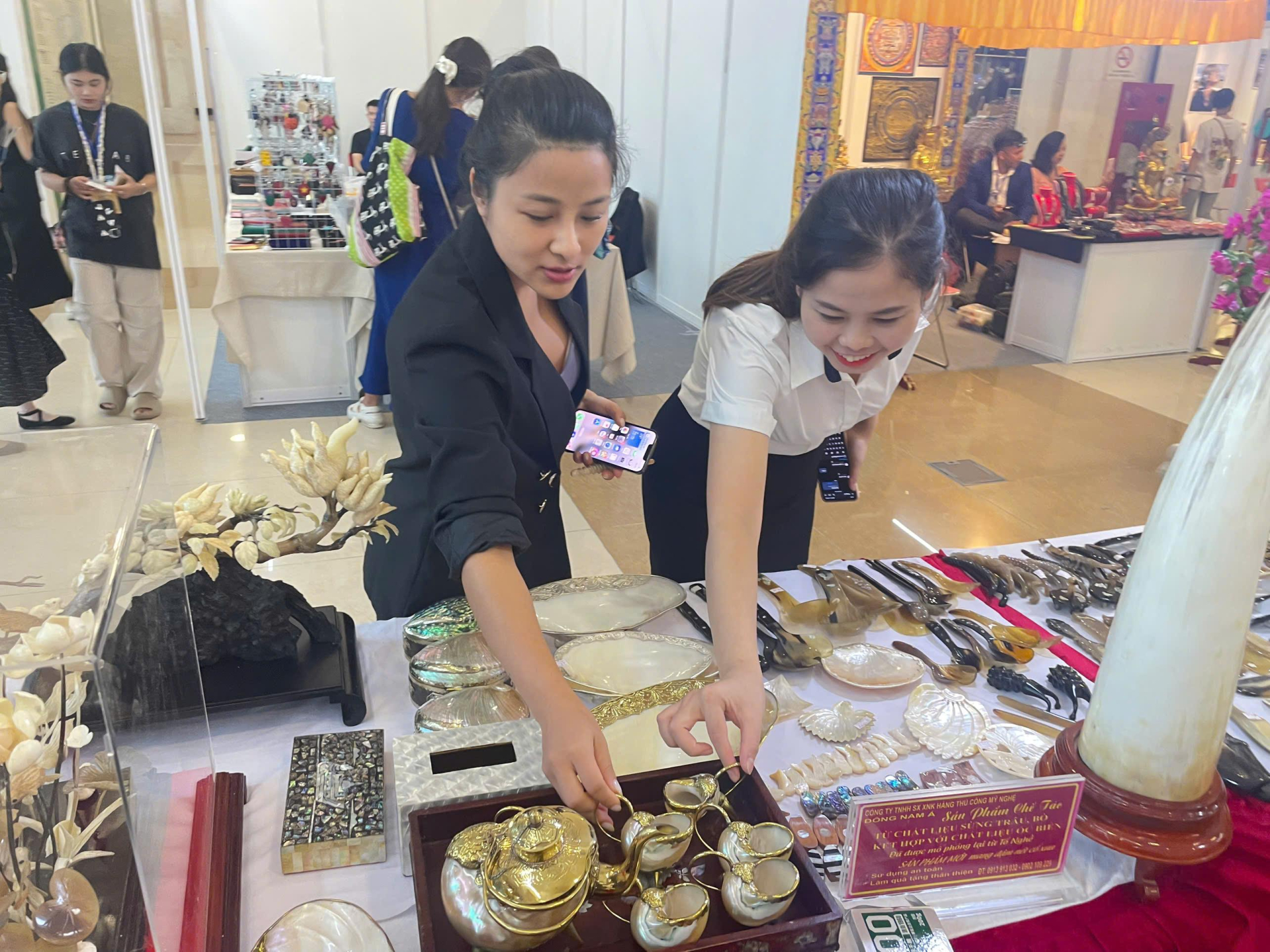 Khai mạc Hội chợ quốc tế Quà tặng hàng thủ công mỹ nghệ Hà Nội 2024 - ảnh 3