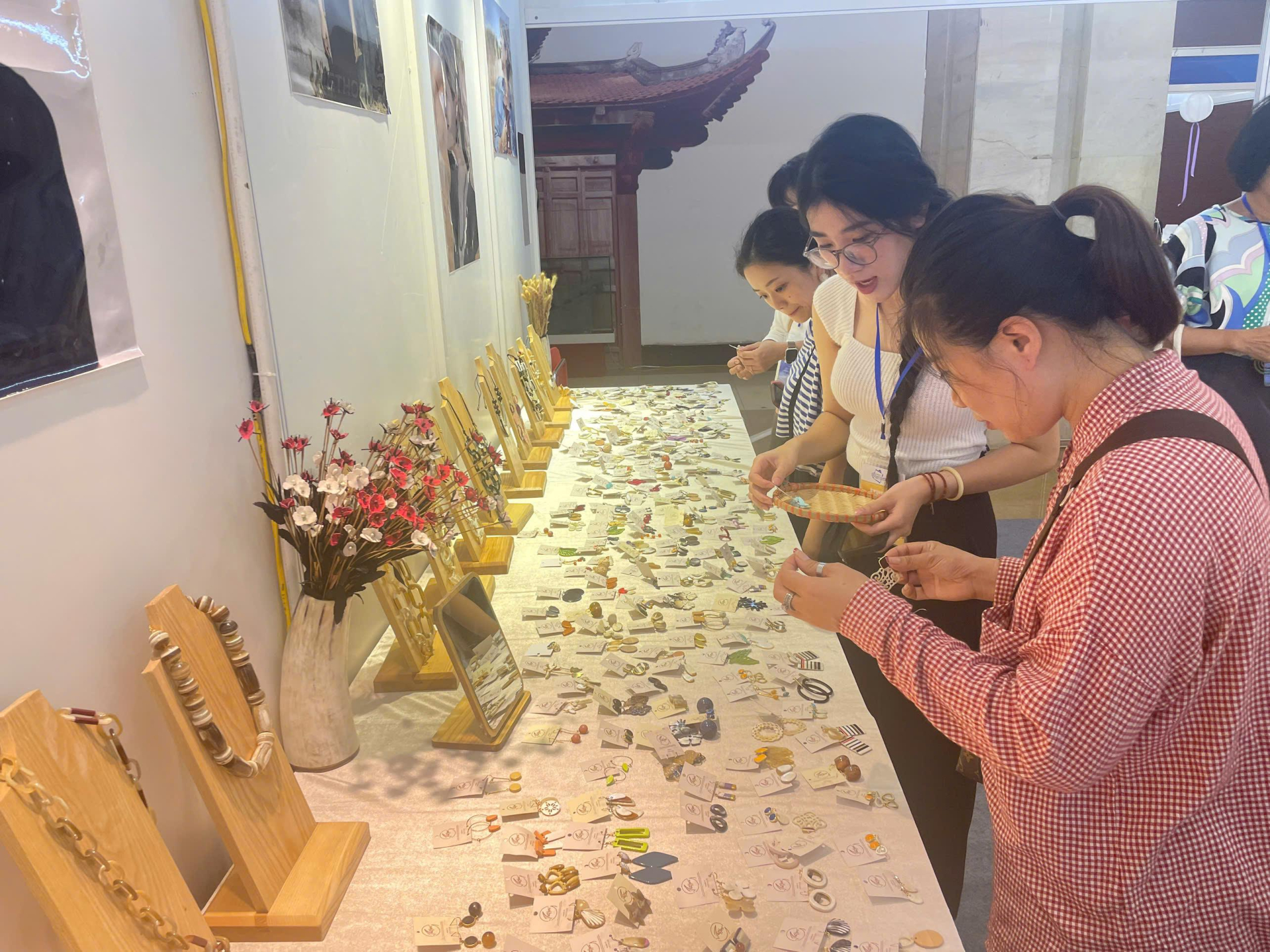 Khai mạc Hội chợ quốc tế Quà tặng hàng thủ công mỹ nghệ Hà Nội 2024 - ảnh 4