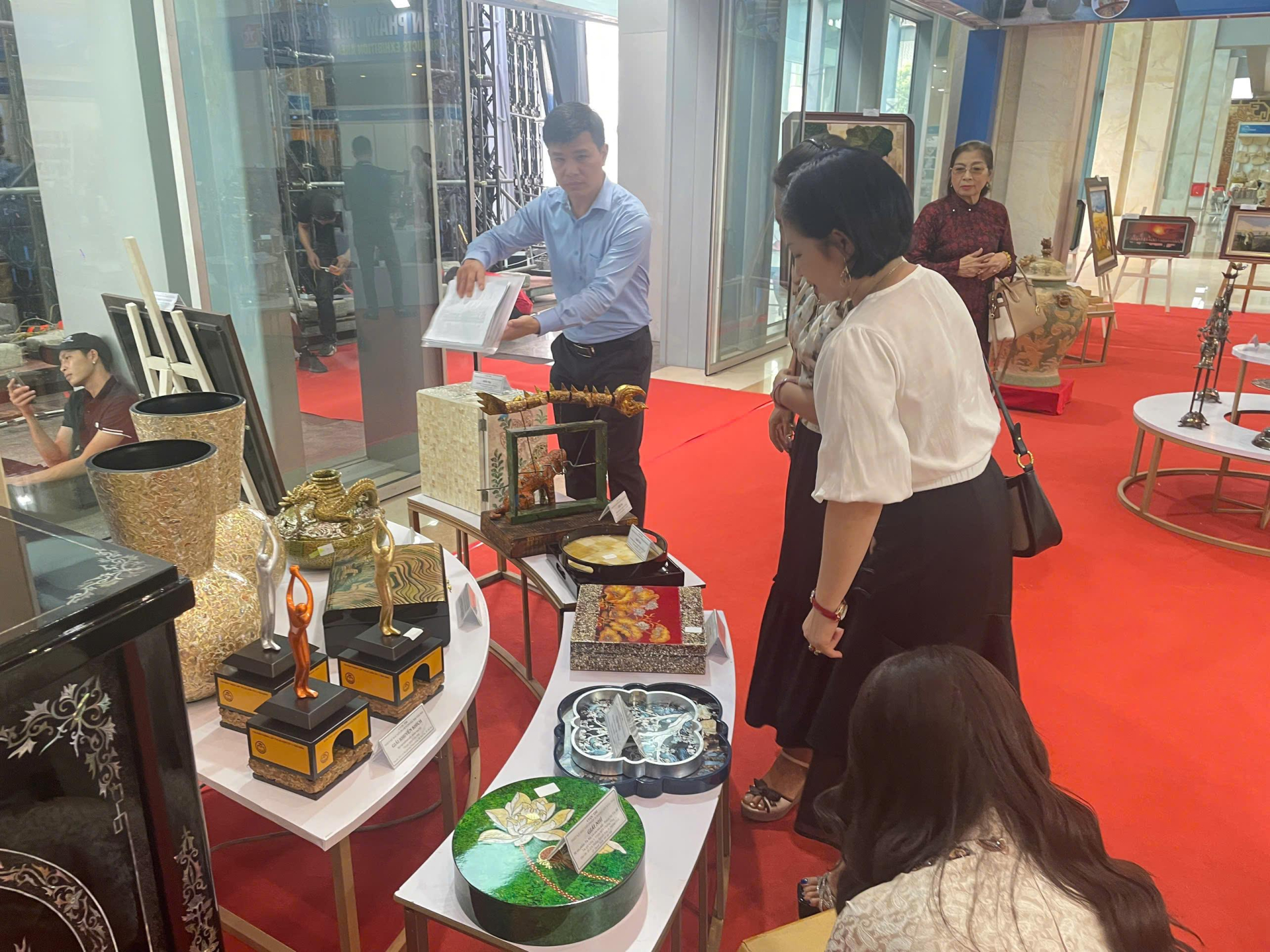 Khai mạc Hội chợ quốc tế Quà tặng hàng thủ công mỹ nghệ Hà Nội 2024 - ảnh 6