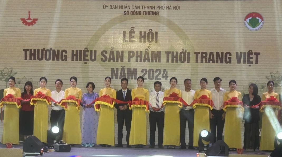 Khai mạc Lễ hội thương hiệu sản phẩm thời trang Việt Nam 2024.